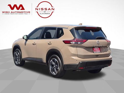 Certified 2024 Nissan Rogue SV FWD image 7