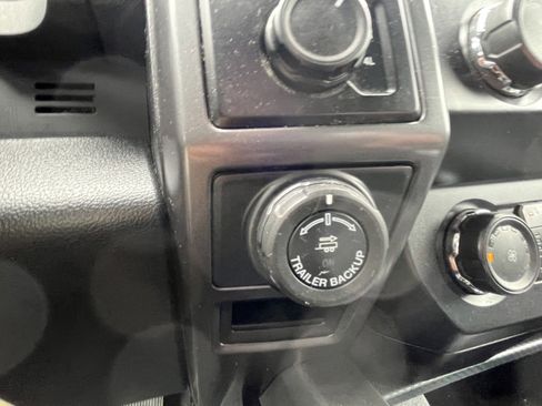 Used 2019 Ford F150 XLT w/ Equipment Group 302A Luxury AWD/4WD image 19