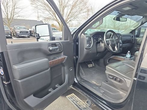 Used 2023 GMC Sierra 3500 Denali image 5