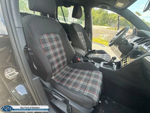 Used 2018 Volkswagen GTI SE FWD image 38