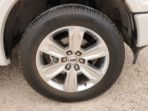 Used 2019 Ford F150 Platinum w/ Equipment Group 701A Luxury AWD/4WD image 7