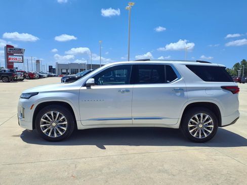 Used 2023 Chevrolet Traverse Premier w/ LPO, Floor Liner Package FWD image 9