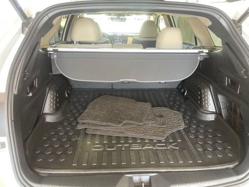 Used 2025 Subaru Outback Limited AWD/4WD image 19