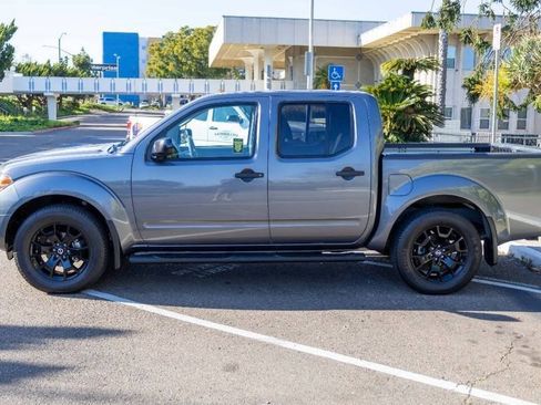 Used 2021 Nissan Frontier SV w/ Midnight Edition Floor Mats image 11