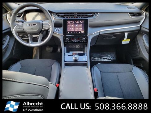 New 2024 Jeep Grand Cherokee L Altitude image 10