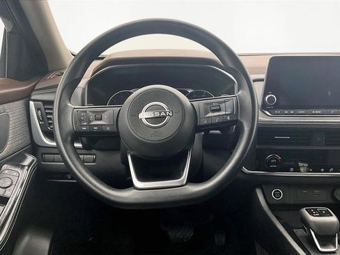 Used 2023 Nissan Rogue SV image 5