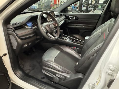 Used 2024 Jeep Compass Trailhawk AWD/4WD image 13
