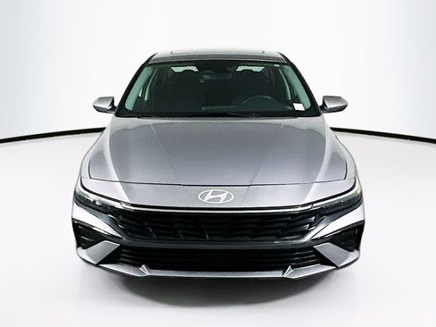 Used 2025 Hyundai Elantra SEL FWD image 2