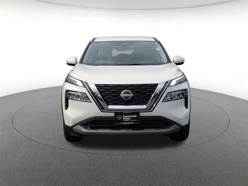Used 2023 Nissan Rogue SV image 2