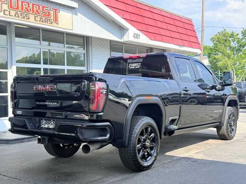 Used 2025 GMC Sierra 2500 AT4 w/ AT4 Premium Plus Package AWD/4WD image 3