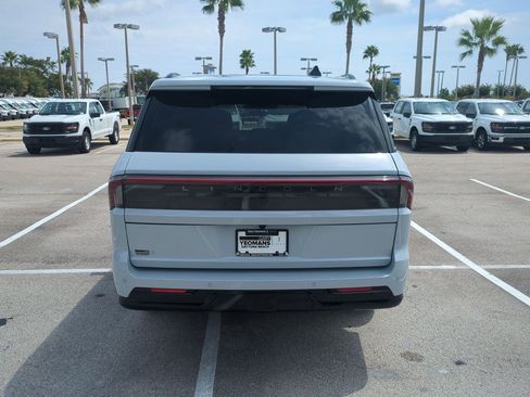 New 2025 Lincoln Navigator L Reserve w/ Jet Appearance Package image 5