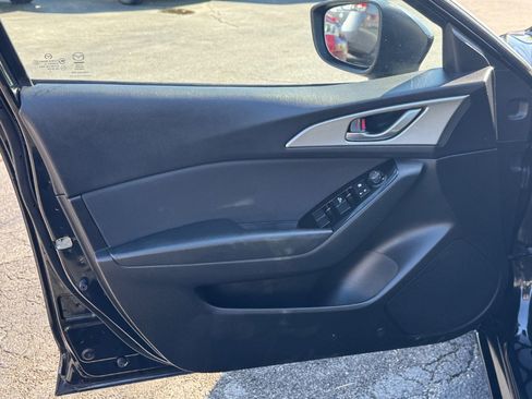 Used 2017 MAZDA MAZDA3 Sport FWD image 13