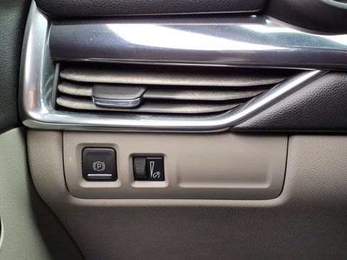 Used 2019 Cadillac XT4 Luxury FWD image 30