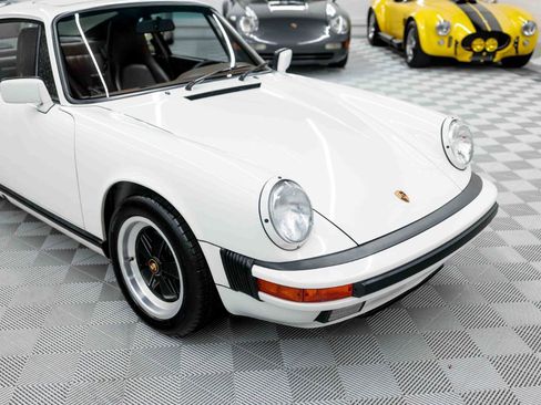 Used 1989 Porsche 911 Carrera RWD image 16