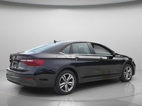 Used 2023 Volkswagen Jetta SE FWD image 6