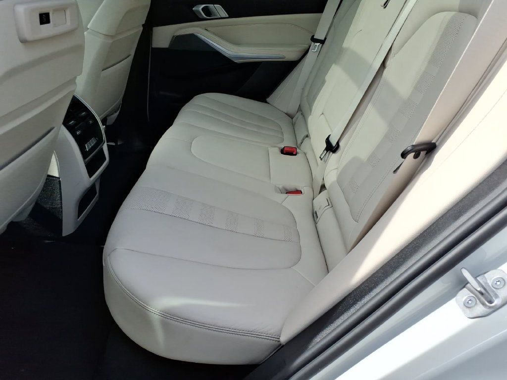 Used 2022 BMW X5 xDrive45e AWD/4WD image 13