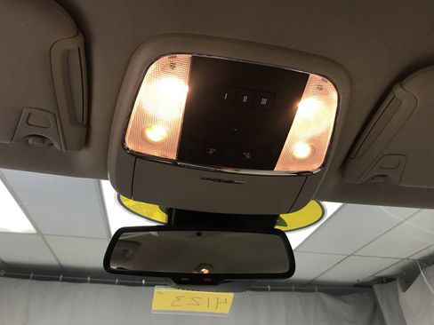 Used 2023 Chrysler 300 Touring L w/ Safetytec Plus Group image 11