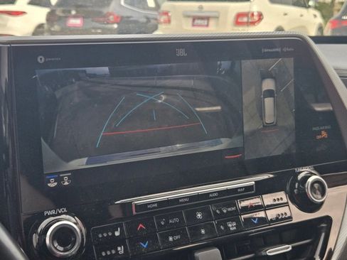 Used 2021 Toyota Highlander Platinum image 16