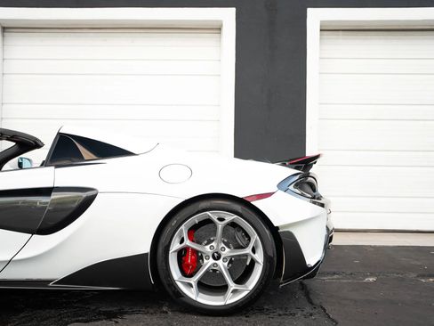 Used 2020 McLaren 600LT Spider RWD image 8