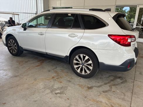 Used 2019 Subaru Outback 3.6R Touring AWD/4WD image 2