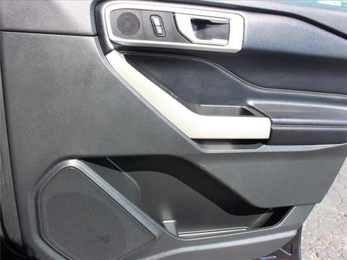 Used 2021 Ford Explorer XLT image 25