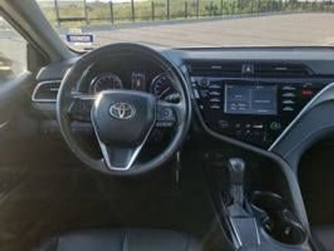 Used 2018 Toyota Camry SE FWD image 4