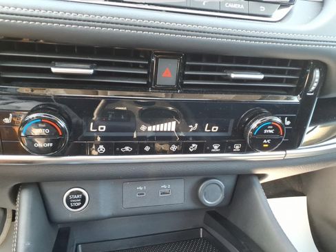 Used 2023 Nissan Rogue SL AWD/4WD image 19