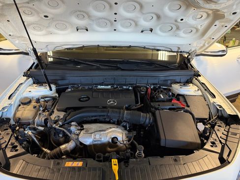 Used 2020 Mercedes-Benz GLB 250 4MATIC image 16