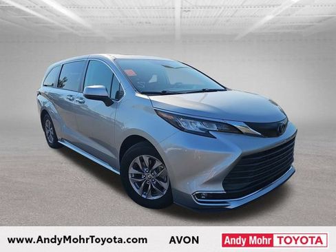 Used 2022 Toyota Sienna XLE AWD/4WD image 1