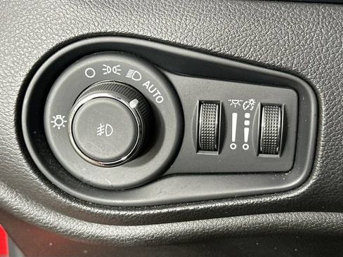 Used 2023 Jeep Renegade Trailhawk AWD/4WD image 23