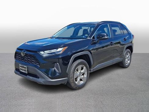 Used 2025 Toyota RAV4 XLE FWD image 1