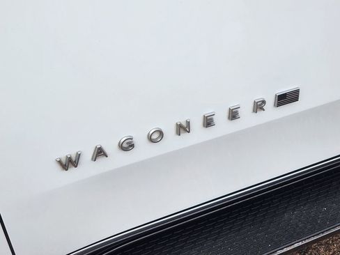 Used 2022 Jeep Wagoneer Series II AWD/4WD image 11