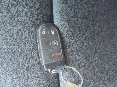 Used 2025 Jeep Compass Limited AWD/4WD image 25