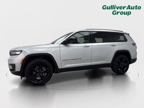 Used 2021 Jeep Grand Cherokee L Laredo RWD image 2
