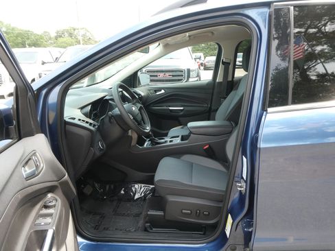 Used 2018 Ford Escape SE w/ SE Sync 3 Package FWD image 12
