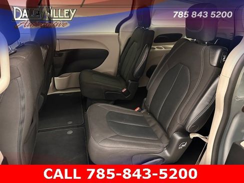 Used 2022 Chrysler Voyager LX image 17