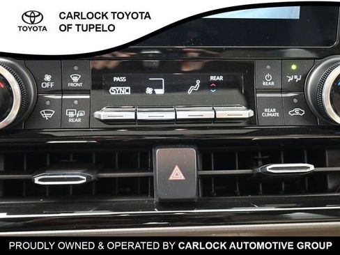 Used 2023 Toyota Highlander XLE image 12