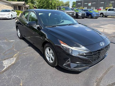 Used 2023 Hyundai Elantra SE FWD image 3