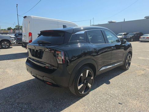 Used 2026 Nissan Kicks SR AWD/4WD image 2