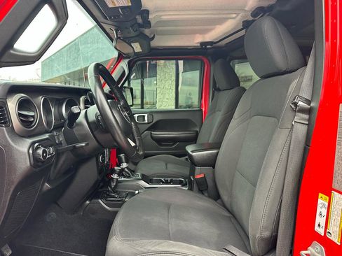 Used 2018 Jeep Wrangler Unlimited Sport S AWD/4WD image 2
