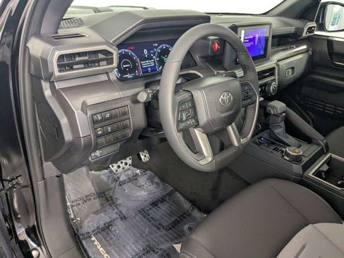 Used 2025 Toyota Tacoma TRD Sport AWD/4WD image 10