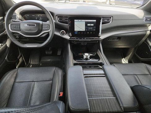 Used 2024 Jeep Wagoneer Series II w/ Flexible Seating Group RWD image 12