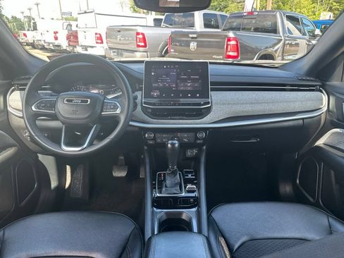 Used 2024 Jeep Compass Latitude AWD/4WD image 19