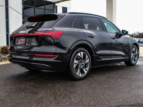 Used 2022 Audi e-tron Premium w/ Convenience Plus Package image 6