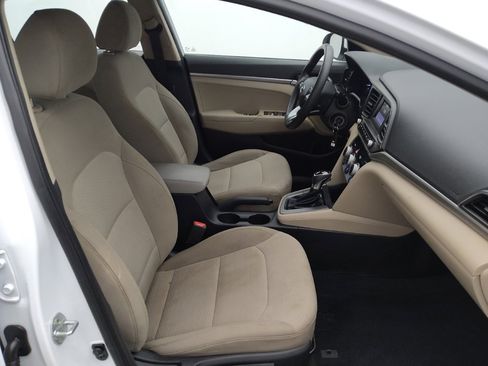 Used 2019 Hyundai Elantra SE FWD image 21