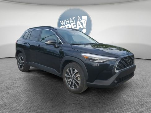 Used 2025 Toyota Corolla Cross XLE AWD/4WD image 1