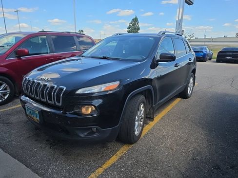Used 2014 Jeep Cherokee Latitude w/ Cold Weather Group FWD image 3