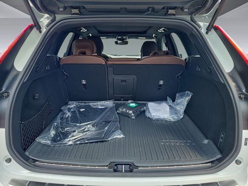 New 2024 Volvo XC60 B5 Ultimate w/ Protection Package Premier image 33