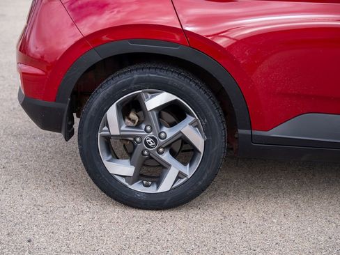 Certified 2022 Hyundai Venue SEL image 9