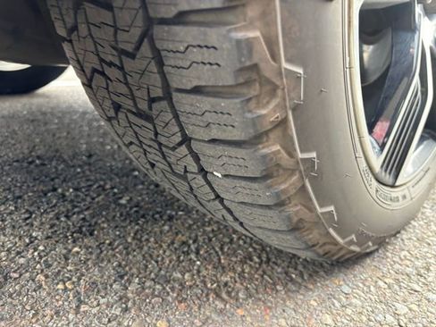 Used 2021 GMC Acadia SLE w/ Driver Convenience Package image 10